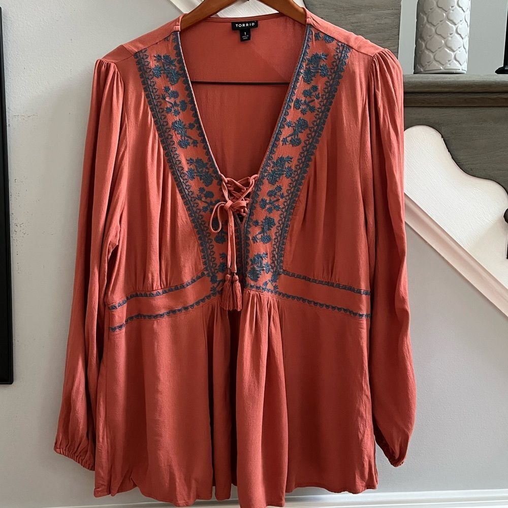 Torrid Pumpkin Spice Embroidered Tie Front Peasant Blouse se sz 1 or 1X